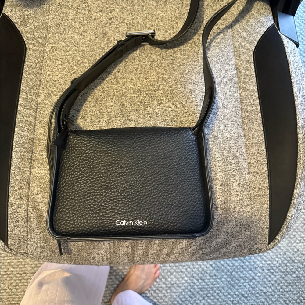Calvin Klein Black Textured Shoulder Bag. New with out tag